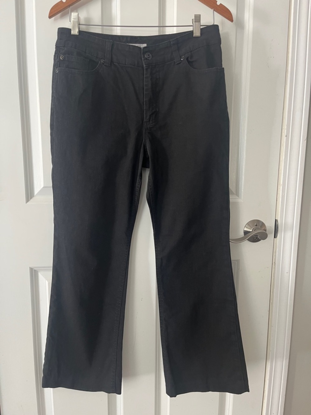 Chico’s Platinum Black Denim Jeans Chicos 1 = 8 SHORT 27” inseam
